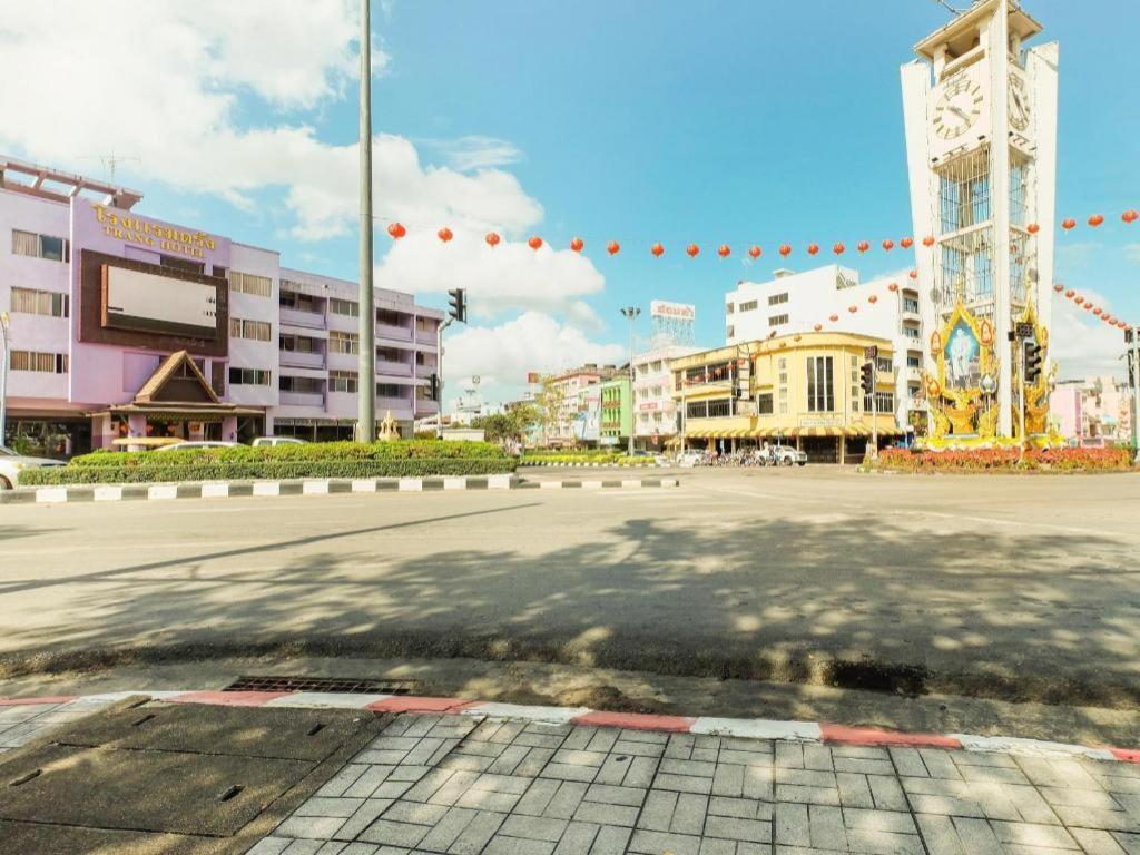 Oyo 565 Trang Hotel Екстериор снимка