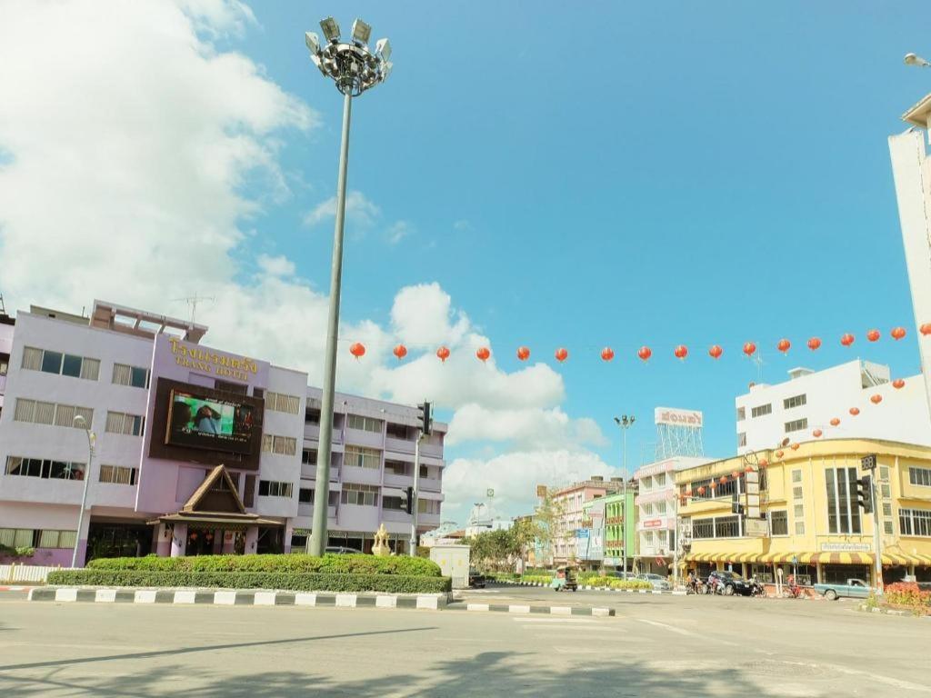 Oyo 565 Trang Hotel Екстериор снимка