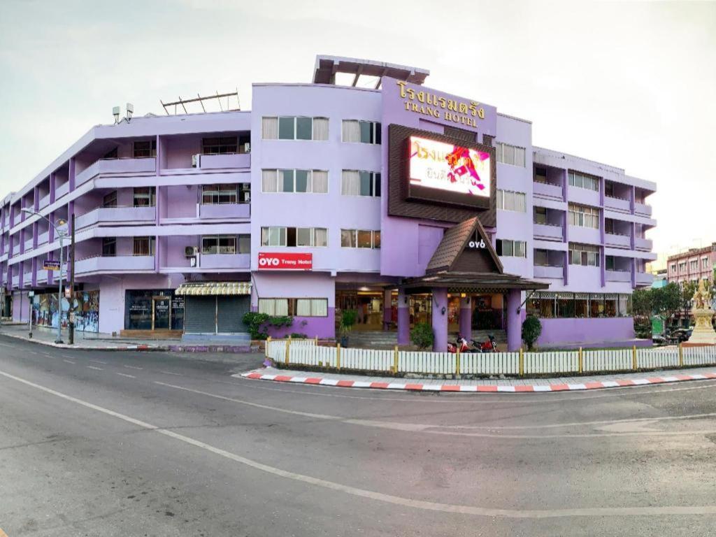 Oyo 565 Trang Hotel Екстериор снимка