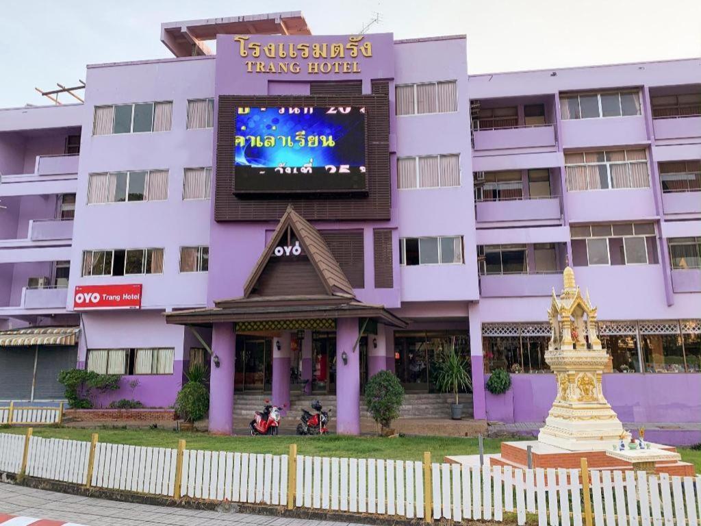 Oyo 565 Trang Hotel Екстериор снимка