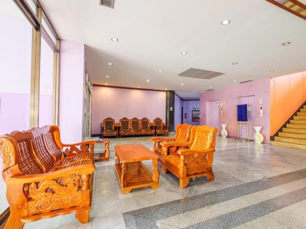 Oyo 565 Trang Hotel Екстериор снимка