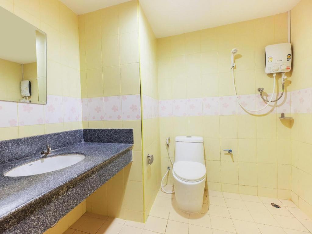 Oyo 565 Trang Hotel Екстериор снимка