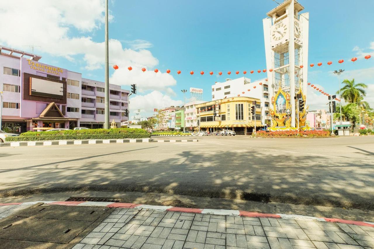 Oyo 565 Trang Hotel Екстериор снимка